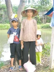 Sống bám vỉa hè