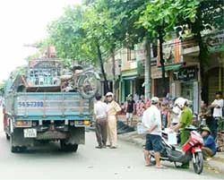 Xử phạt xe ba gác máy chở cồng kềnh