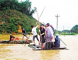 Di dời khẩn cấp hàng ngàn hộ dân