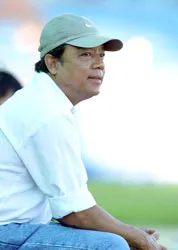 Chiếc ghế một chân của Trần Vũ ảnh 1