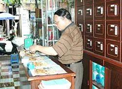 Phố thuốc Lãn Ông