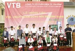 VTB trao 20 suất học bổng cho học sinh nghèo hiếu học