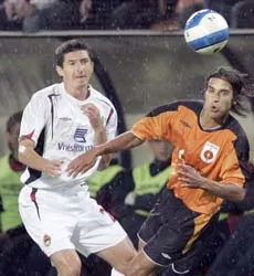 Cờ Đông Âu bay phấp phới ảnh 1