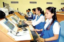Nội bán tháo, ngoại thu gom