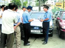 Xe tập lái cũng phạm lỗi