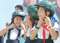 Phát 15.000 cuốn truyện tranh về luật giao thông