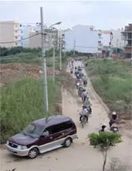 San lấp mặt bằng gây nguy hiểm cho giao thông và phiền hà dân cư