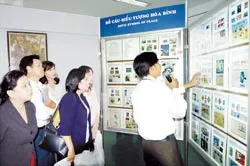 Triển lãm “Chiến tranh và khát vọng hòa bình qua tem bưu chính”