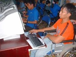 Dạy nghề miễn phí cho 416 người tàn tật