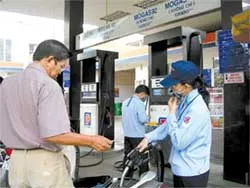 Nhập xăng có hàm lượng acetone cao