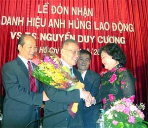 Dr. Nguyen Duy Cuong Awarded Title of Labor Hero ảnh 1