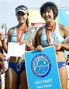 Vietnamese Pair Come Fourth in International Beach Volleyball Tournament ảnh 1