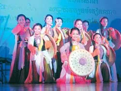 Thắm tình đoàn kết ảnh 2