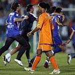 Barcelona's Ronaldinho leaves the pitch after their 4-0 Copa del Rey semi-final defeat against Getafe on 10 May 2007