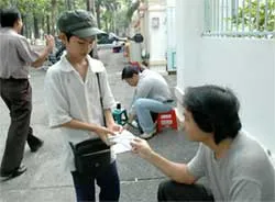 Vì sao vé số tăng giá?