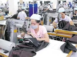 Thương mại, dịch vụ trong nước tăng, xuất khẩu giảm