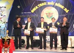 Hậu còi vàng ảnh 1