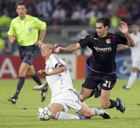 Olympique Lyon – Real Madrid 2-0 (Bảng E): Real Madrid lại thua ảnh 1