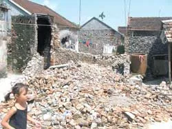 Hiện tượng "lạ" ở Hà Tây: Đất sụp dây chuyền