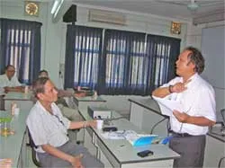 Có dấu hiệu thông đồng pha acetone vào xăng