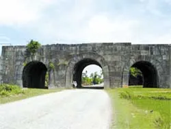 Thăm thành nhà Hồ