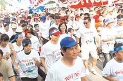 Quyên góp 275 triệu đồng điều trị bệnh ung thư