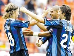 Crespo động viên Adriano ảnh 1