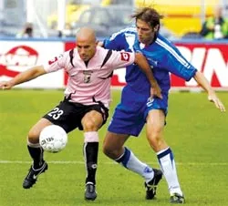 Chủ tịch Palermo muốn đội nhà bị loại ! ảnh 1