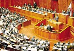 Tăng cường quan hệ thân thiện với các nước láng giềng