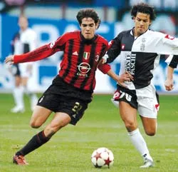 AC Milan (12) – Siena (7): Chiến thắng giải tỏa bất hòa ảnh 1