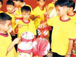 Đưa bé đi chơi Trung thu