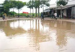 Đường vào Khu học xá Đại học quá tệ!