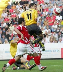 Wenger: “Chẳng ai ngờ pha ghi bàn của Van Persie” ảnh 1