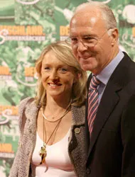 Beckenbauer xin lỗi Nam Phi ảnh 1