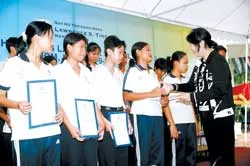 Doanh nghiệp góp sức cùng ngành giáo dục