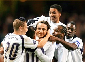 Spurs spirit keeps Jol hanging on ảnh 1