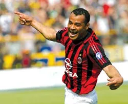 Cafu không lo lắng phong độ của Milan ảnh 1