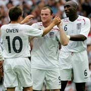 England's Wayne Rooney (C) celebrates scoring a goal against Estonia with Michael Owen (L) and Sol Campbell (R) (Photo: AFP)