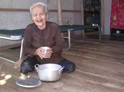 Nắm gạo tình thương nơi đầu lũ ảnh 2