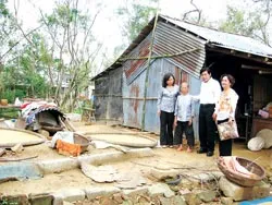 Trao 2,2 tỷ đồng hỗ trợ các nạn nhân bão số 6 ở Quảng Nam