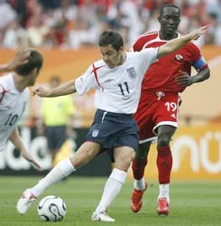 Joe Cole vui mừng với bảo đảm của McClaren ảnh 1