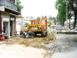 Ì ạch, nhếch nhác