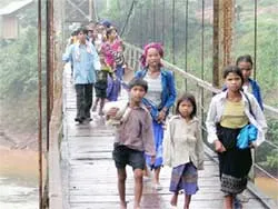 Gạo đến vùng dân đói