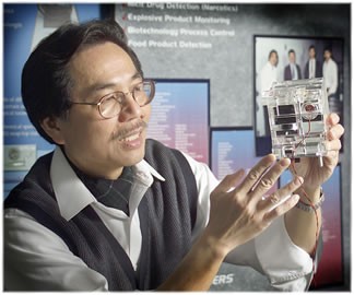 Vietnamese Listed among Top 100 Living Geniuses ảnh 1