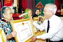 Phong tặng, truy tặng 24 bà mẹ danh hiệu “Bà mẹ Việt Nam anh hùng”