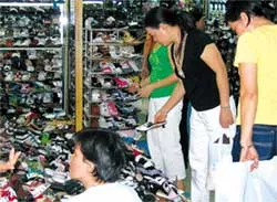 Từ chuyện giày ngoại “Made in Việt Nam”