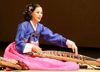 Miss Korea, Honey Lee, to Grace Korean Culture Fest in Ha Noi ảnh 1