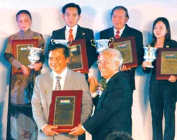 Trao danh hiệu “Top ten Doanh nghiệp tiêu biểu” năm 2006