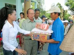 Ấm lòng người sau bão, yên lòng người nhắm mắt!