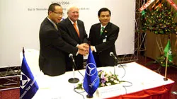 Ký hợp đồng cung cấp 250 xe Sprinter mới